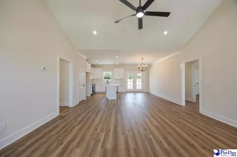 Living - 4053 Crest Cv, Florence, SC 29501 photo 2 of 4