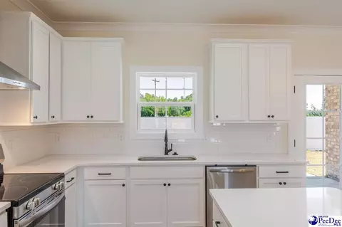 Kitchen - 4053 Crest Cv, Florence, SC 29501 photo 1 of 8
