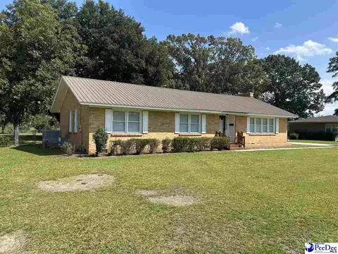 402 Lakeshore Dr, Bennettsville, SC 29512