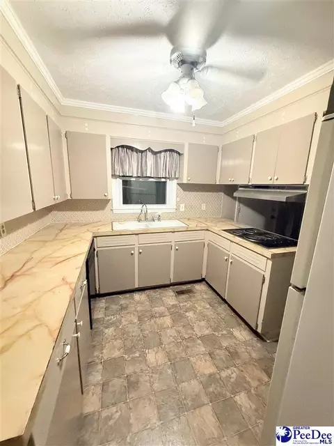 Kitchen - 1106 N 8th Ave, Dillon, SC 29536 photo 2 of 2