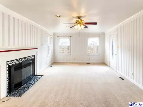 Living - 700 E Roosevelt St, Dillon, SC 29536 photo 4 of 9