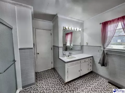 Bath - 700 E Roosevelt St, Dillon, SC 29536 photo 1 of 6
