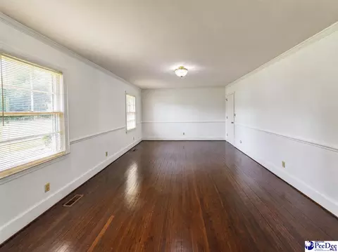 Living - 700 E Roosevelt St, Dillon, SC 29536 photo 2 of 9