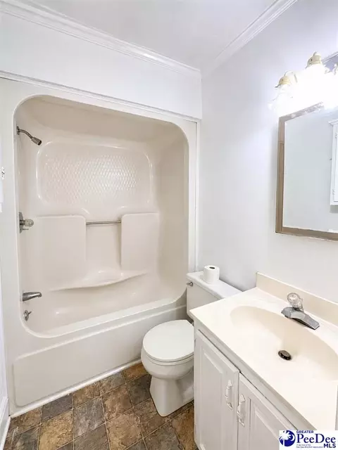 Bath - 700 E Roosevelt St, Dillon, SC 29536 photo 6 of 6