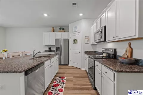 Kitchen - 2035 E Paces Trl, Darlington, SC 29532 photo 2 of 4
