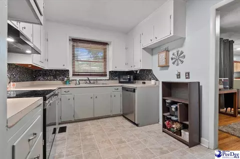 Kitchen - 2346 Brookgreen Rd, Sumter, SC 29154 photo 2 of 4