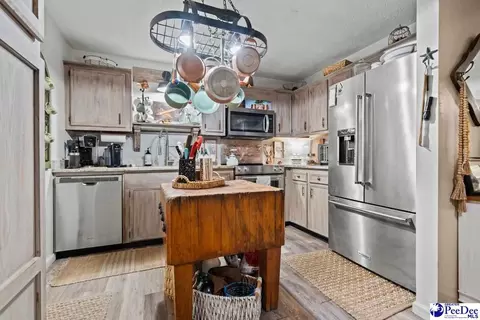 Kitchen - 531 Bridlewood Rd, Cheraw, SC 29520 photo 2 of 5
