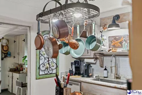Kitchen - 531 Bridlewood Rd, Cheraw, SC 29520 photo 4 of 5