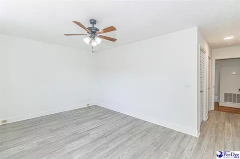 Living - 302 Cleveland St, Mullins, SC 29574 photo 10 of 10