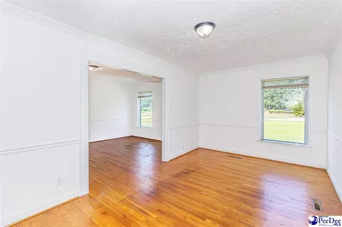 Living - 302 Cleveland St, Mullins, SC 29574 photo 9 of 10