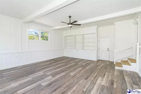 Living - 302 Cleveland St, Mullins, SC 29574 photo 5 of 10