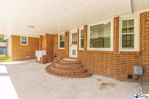 Exterior - 302 Cleveland St, Mullins, SC 29574 photo 4 of 12