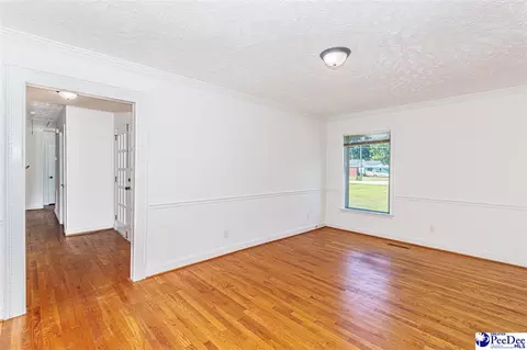 Living - 302 Cleveland St, Mullins, SC 29574 photo 7 of 10