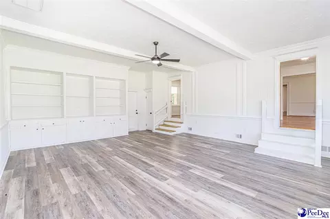 Living - 302 Cleveland St, Mullins, SC 29574 photo 4 of 10