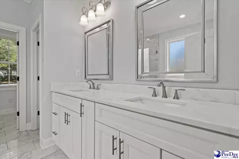 Bath - 1018 Greenview Dr, Florence, SC 29501 photo 1 of 6