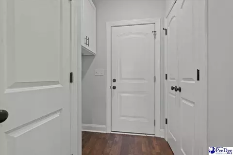Entry Way - 1018 Greenview Dr, Florence, SC 29501 photo 3 of 6