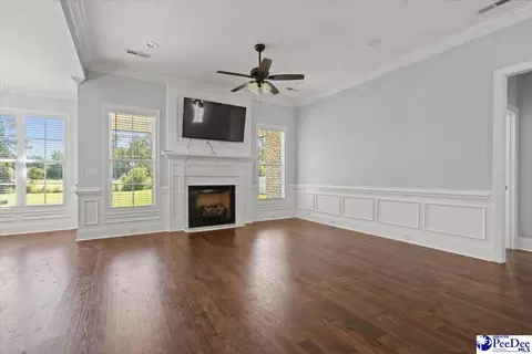 Living - 1018 Greenview Dr, Florence, SC 29501 photo 3 of 5