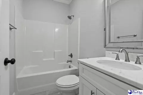 Bath - 1018 Greenview Dr, Florence, SC 29501 photo 5 of 6