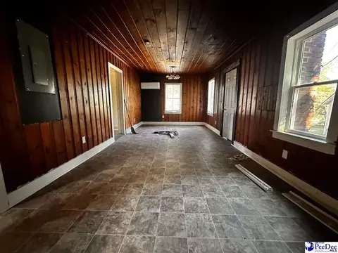 Living - 211 E Brooks St, Kingstree, SC 29556 photo 1 of 2
