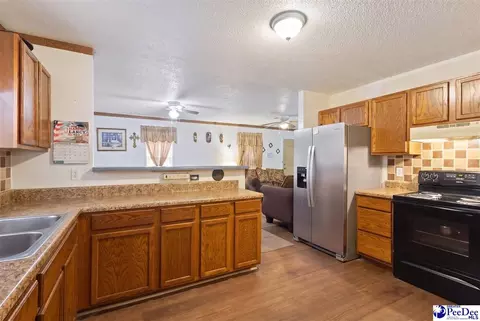 Kitchen - 6116 Old Mullins Hwy, Mullins, SC 29574 photo 3 of 6