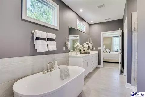 Bath - 3121 Wainwright Ct, Florence, SC 29501 photo 7 of 7