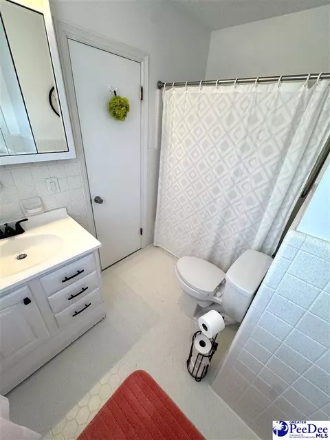 Bath - 1319 Richard St, Dillon, SC 29536 photo 1 of 3