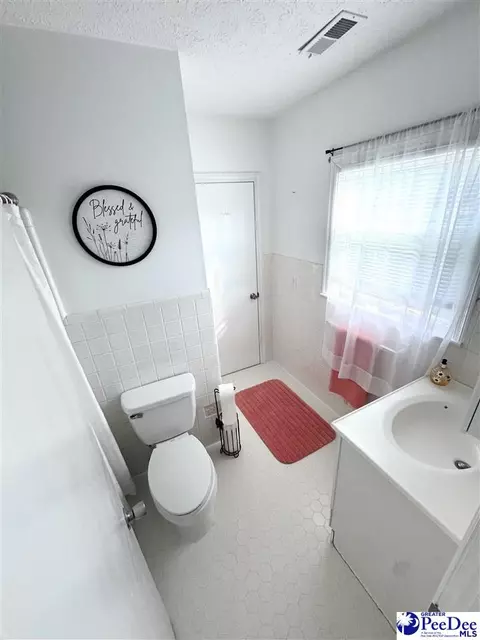Bath - 1319 Richard St, Dillon, SC 29536 photo 2 of 3