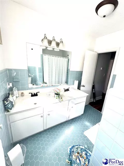 Bath - 1319 Richard St, Dillon, SC 29536 photo 3 of 3