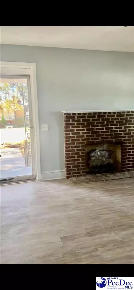 Living - 214 Stewart St, Dillon, SC 29536 photo 1 of 1