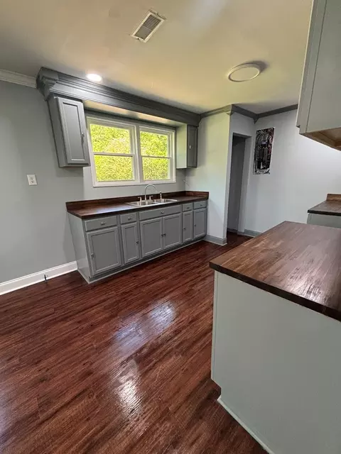 Kitchen - 2875 Ervin Ln, Sumter, SC 29154 photo 2 of 2