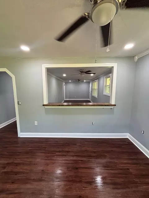 Living - 2875 Ervin Ln, Sumter, SC 29154 photo 2 of 4