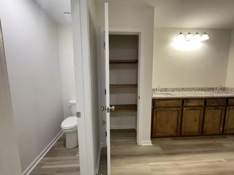 Bath - 50 Lexington Ct, Sumter, SC 29154 photo 3 of 7