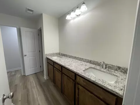 Bath - 50 Lexington Ct, Sumter, SC 29154 photo 2 of 7