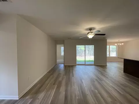 Living - 50 Lexington Ct, Sumter, SC 29154 photo 1 of 5