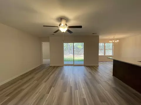 Living - 50 Lexington Ct, Sumter, SC 29154 photo 4 of 5