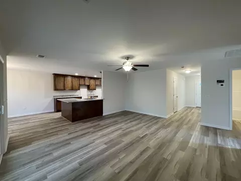 Living - 50 Lexington Ct, Sumter, SC 29154 photo 3 of 5