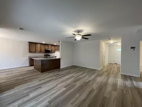 Living - 50 Lexington Ct, Sumter, SC 29154 photo 5 of 5