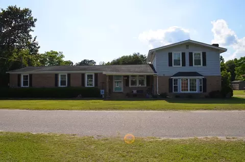 17 Tucker St, Greeleyville, SC 29056