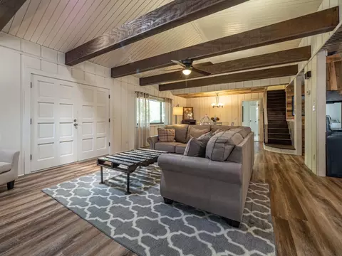Living - 1214 Devonshire Dr, Sumter, SC 29154 photo 2 of 5
