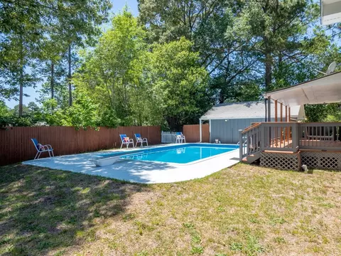 Exterior - 1214 Devonshire Dr, Sumter, SC 29154 photo 11 of 14