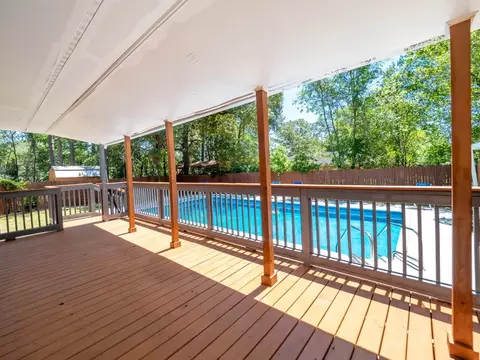 Exterior - 1214 Devonshire Dr, Sumter, SC 29154 photo 7 of 14