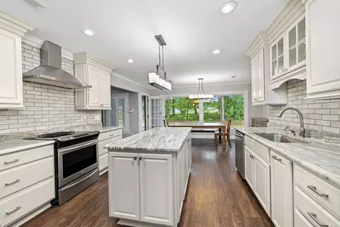 Kitchen - 1004 Heather Ln, Sumter, SC 29154 photo 4 of 9