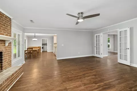 Living - 1004 Heather Ln, Sumter, SC 29154 photo 6 of 6