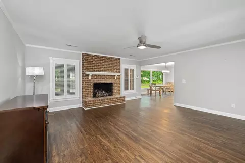 Living - 1004 Heather Ln, Sumter, SC 29154 photo 4 of 6