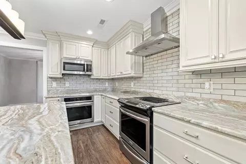 Kitchen - 1004 Heather Ln, Sumter, SC 29154 photo 8 of 9