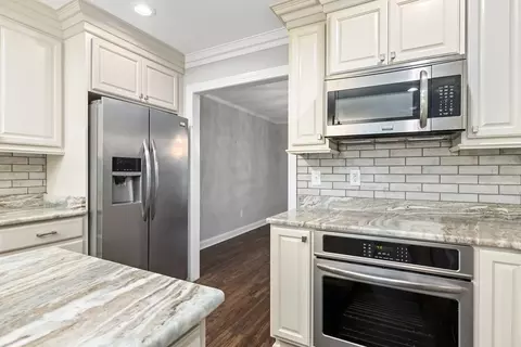 Kitchen - 1004 Heather Ln, Sumter, SC 29154 photo 7 of 9