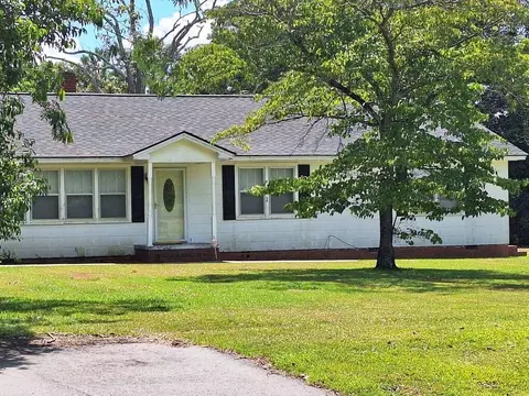 2519 Jamestown Rd, Bishopville, SC 29010