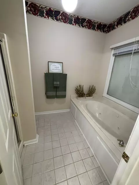 Bath - 30 Mere Ct, Sumter, SC 29150 photo 3 of 5