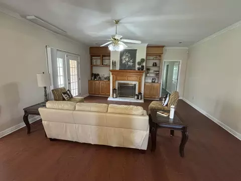 Living - 30 Mere Ct, Sumter, SC 29150 photo 1 of 2