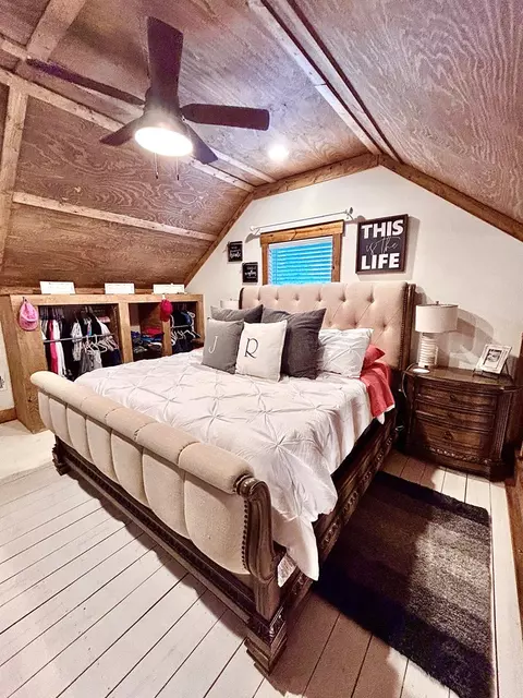 Bedroom - 1702 Camp Shelor Rd, Manning, SC 29102 photo 3 of 4